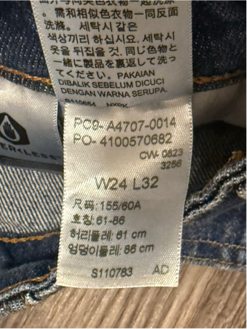 Levi’s Womens 94 Baggy Cargo Jeans Wide Leg Drawstring Hem Sz 24 Med Wash - Picture 9 of 9